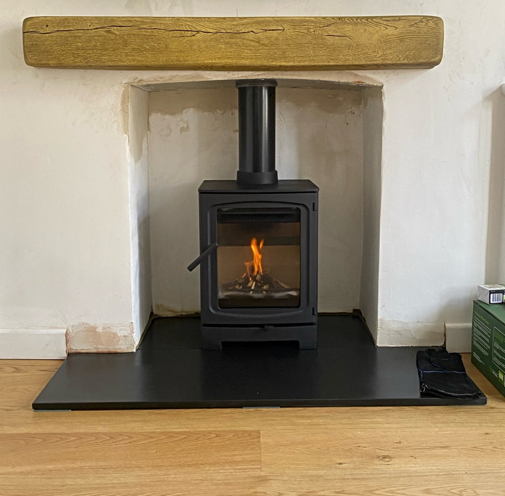 Showcasing Capital's Woodrow5 Eco wood burning stove in a rendered chamber and Geocast's non-combustible classic light oak beam  non-combustible, molded to achieve ultimate high definition to create a truly authentic look. #inspirationtoinstallation