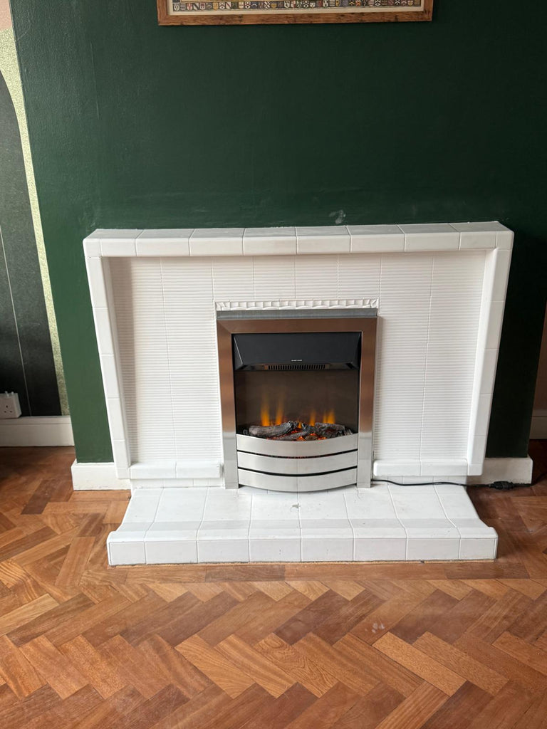 The Solution Fires SLE40 Inset Electric fire looks fabulous fitted with the client's existing hearth and surround.&nbsp;